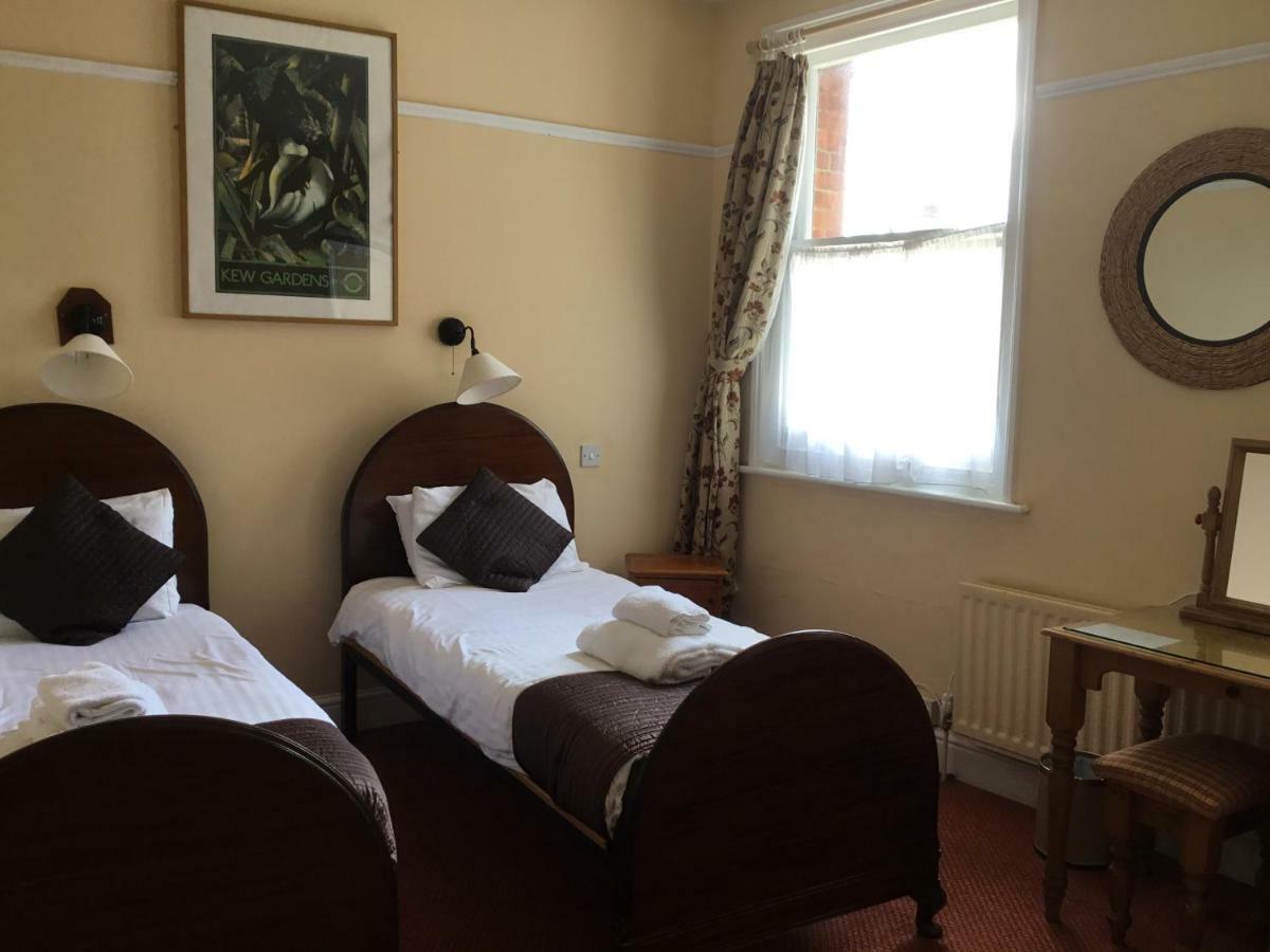 Railway Hotel Faversham Buitenkant foto