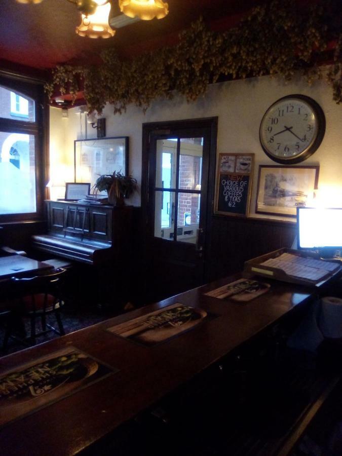 Railway Hotel Faversham Buitenkant foto